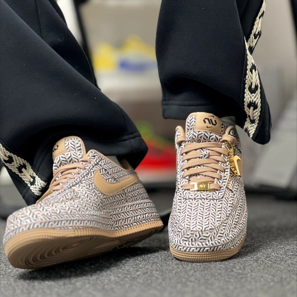 NEW Nike Air Force 1 LX United in Victory - Hemp Monogram Print NU Gold Womens 9